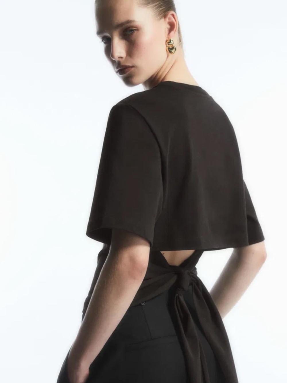 Cos The Bow Back Gathered Waist Knotted Back Tie Black T-Shirt - Picture 6 of 6